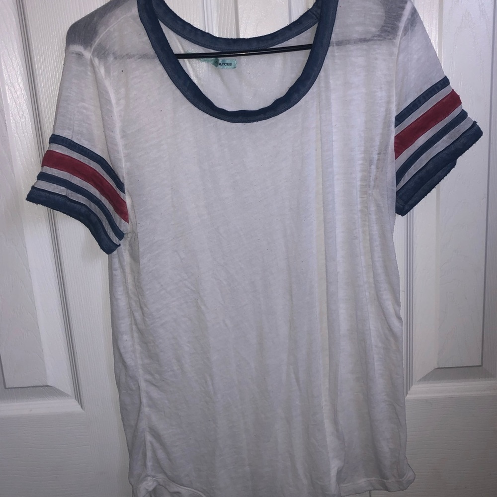 White tee w/blue&red